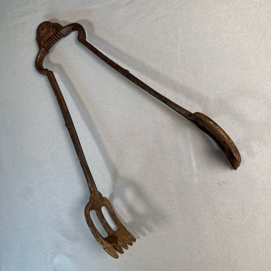 Antique Cast Iron Spring Kitchen Tongs Primitive Farmhouse Cooking Utensil Tool