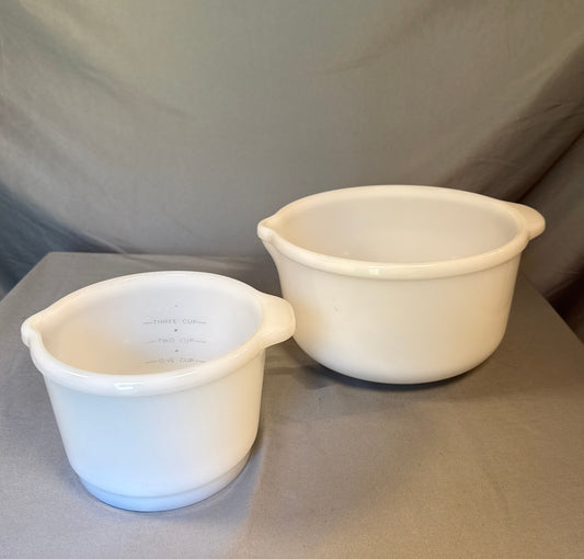 Vintage White Milk Glass Mixing Bowl Set 3 Cup Batter Bowl w/ Pour Spout