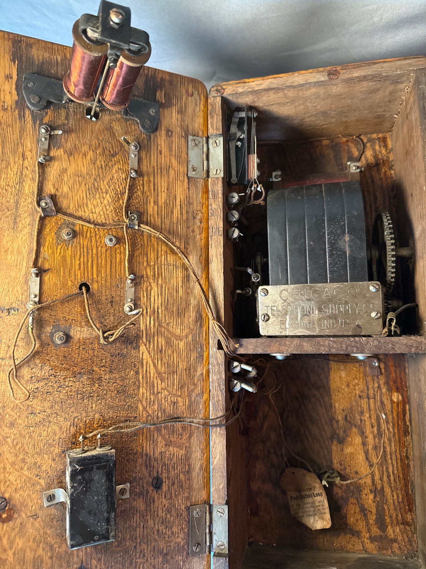 Antique Kellogg Oak Wall Crank Telephone Magneto Chicago Telephone Supply Co USA