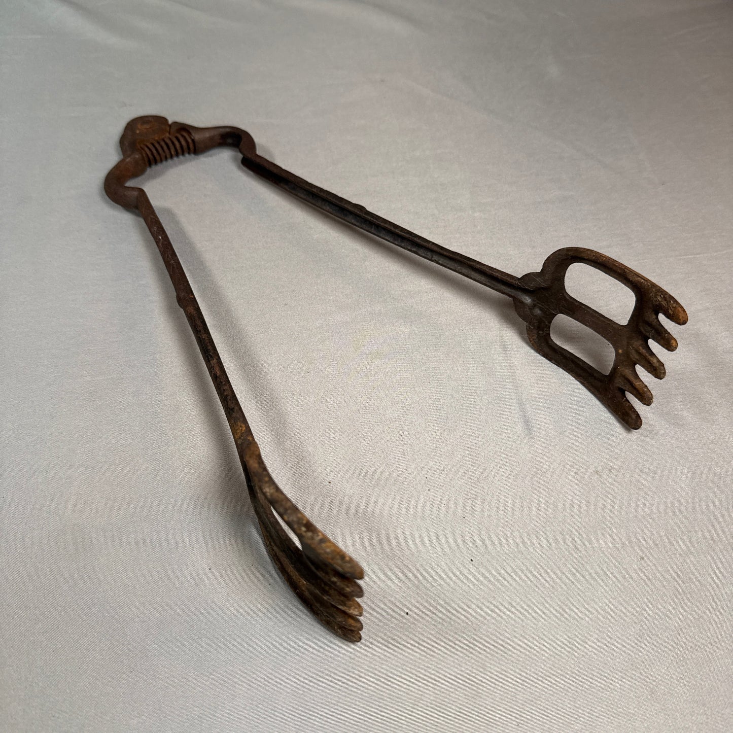 Antique Cast Iron Spring Kitchen Tongs Primitive Farmhouse Cooking Utensil Tool